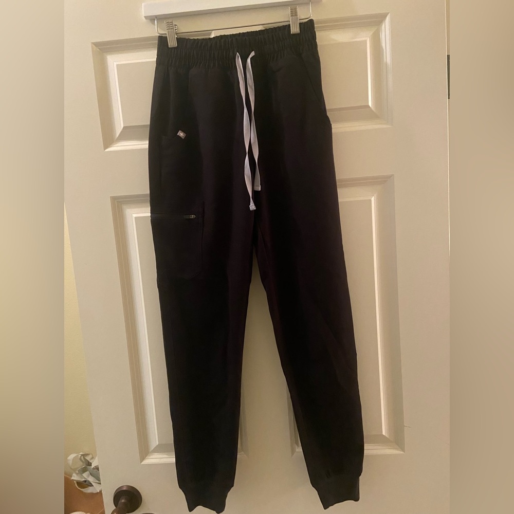 FIGS scrubs - joggers. Black. XXS.